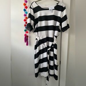 Black and white dress with tie waist - size: 24